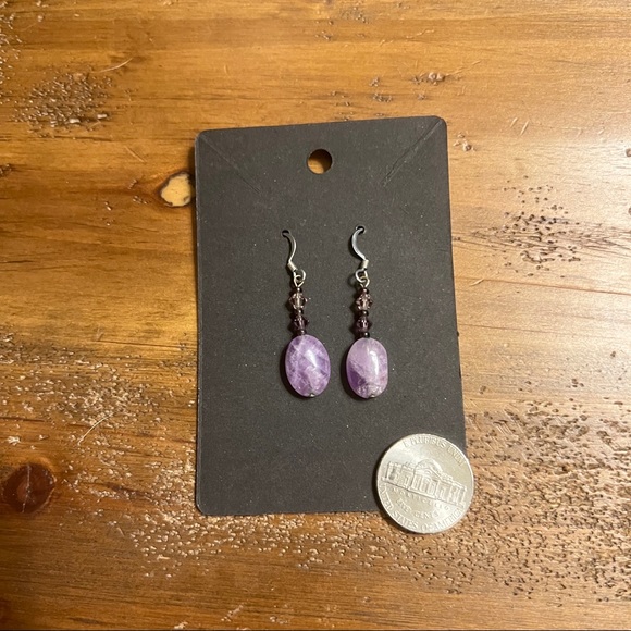 3/$20 🎉 Lovely amethyst dangle earrings with French wire hooks - Picture 4 of 4